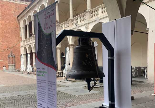Campana per la pace