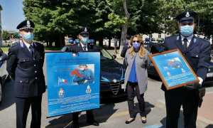 Consegna targa e poster 2 asl polizia penitenziaria