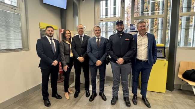 Inaugurazione Novara passaporti posta foto