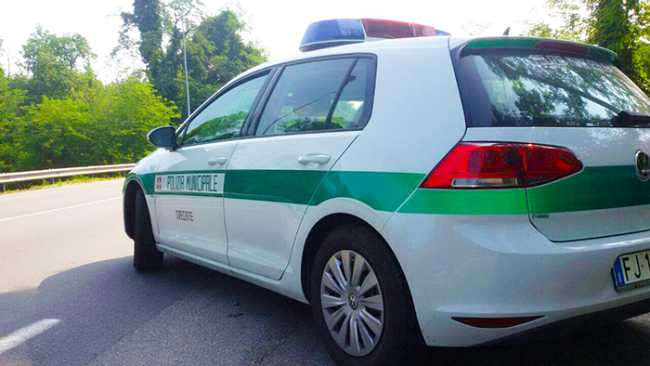 Polizia Locale auto bella Trecate