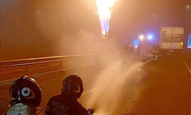 VIGILI DEL FUOCO INCENDIO STRADA A