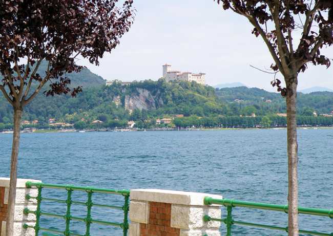 arona rocca lago