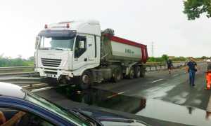 autoarticolato autostrada novara giu 17