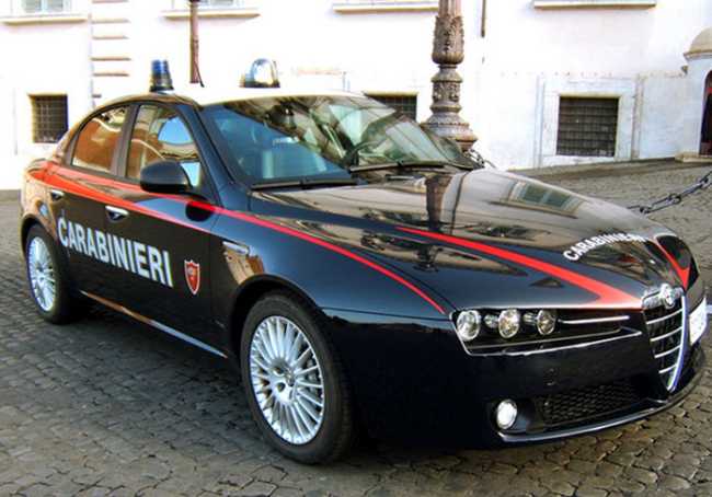 carabinieri auto palazzo