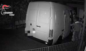 carabinieri ladri furgone