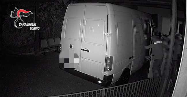 carabinieri ladri furgone