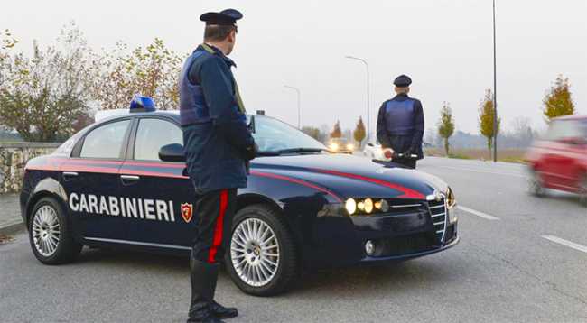 carabinieri pattuglia strada controllo inverno