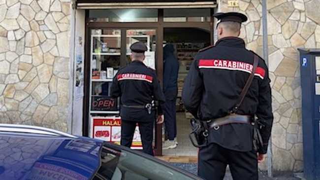 carabinieri schiena