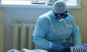 covid infermiera letto