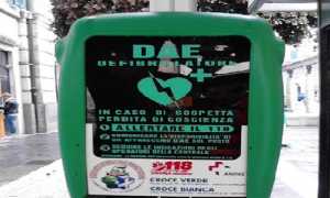 defibrillatore palo