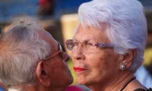 estate insieme anziani