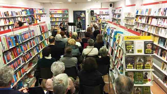 feltrinelli arona gente