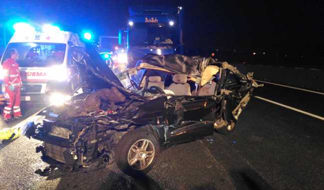 incidente tir auto a4 ago 17