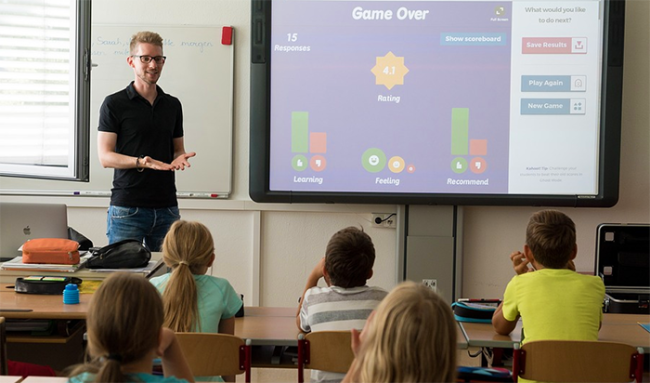 insegnante scuola alunni lavagna