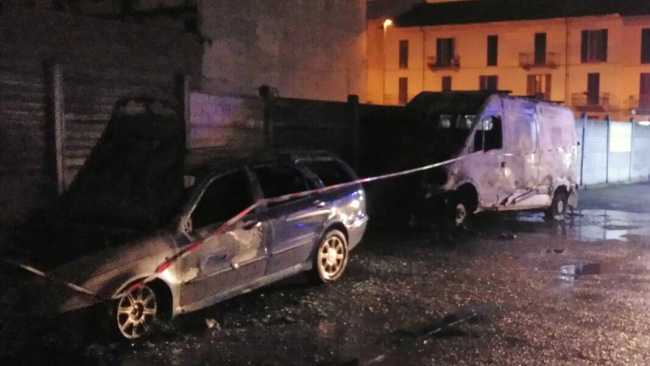 mezzi in fiamme
