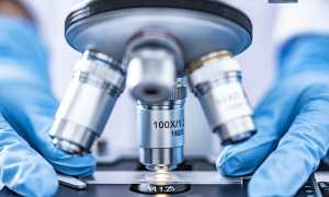 microscopio analisi scienziato