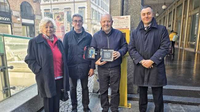 nuovo defibrillatore angolo ore