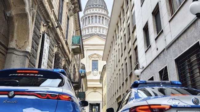 polizia due auto novara