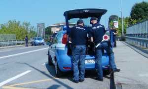 polizia giorno posto blocco paletta