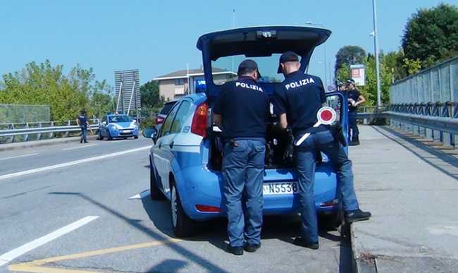 polizia giorno posto blocco paletta