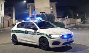 polizia locale trecate auto notte