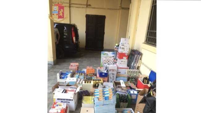 polizia merce rubata sequestrata