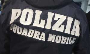 polizia squadra mobile spalle
