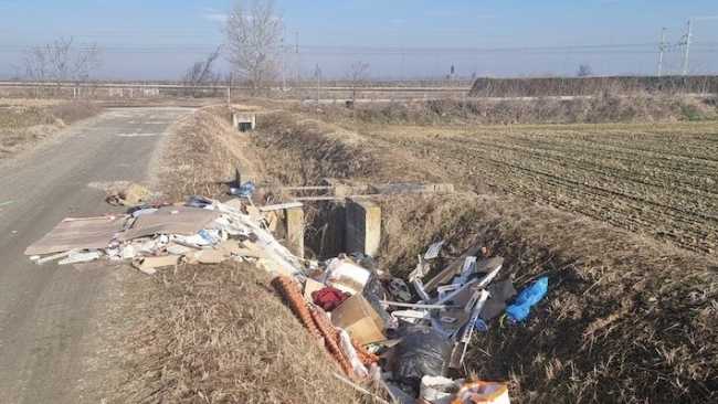 romentino rifiuti beccati