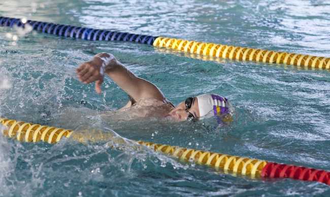 swimming 2323054 1920