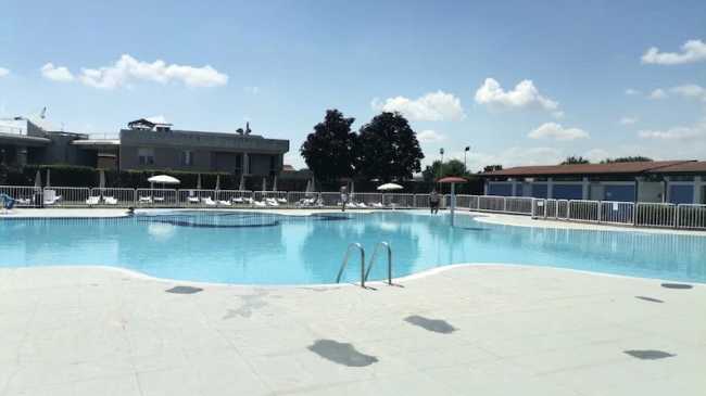 trecate piscina aperto