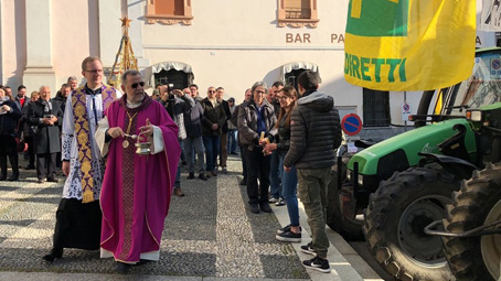 cameri benedizione trattori