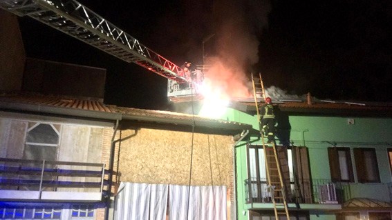 cameri incendio tetto