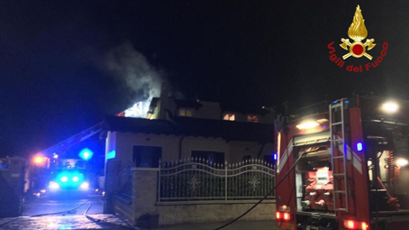 novara tetto fiamme