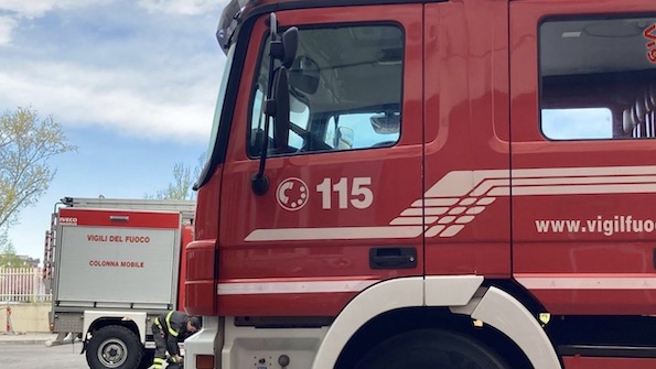 vigli del fuoco camion lato