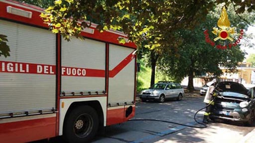 principio incendio auto