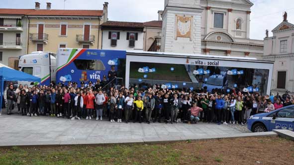 vita da social cameri