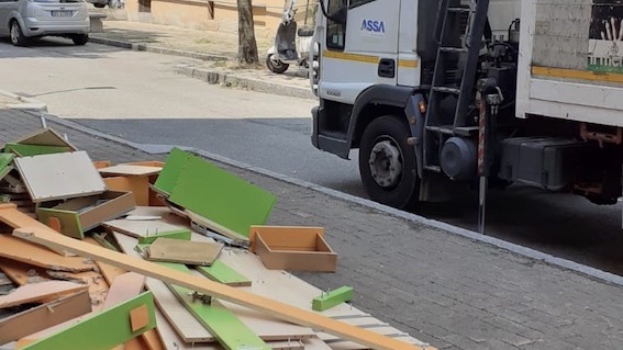 rifiuti via tarantola