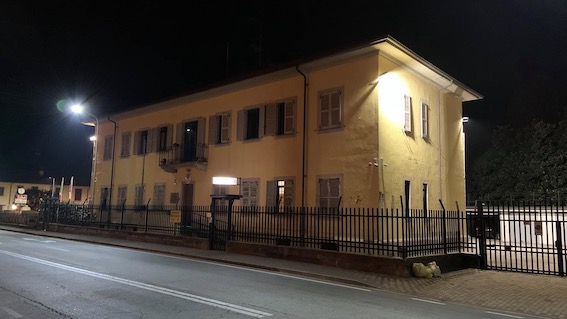 momo caserma illuminazione