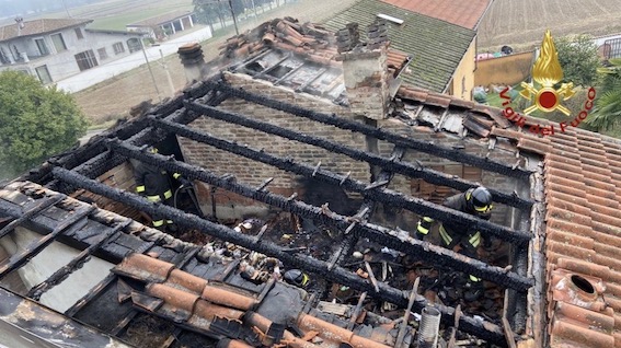 incendio tetto galliate 1