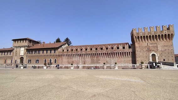 galliate foto castello