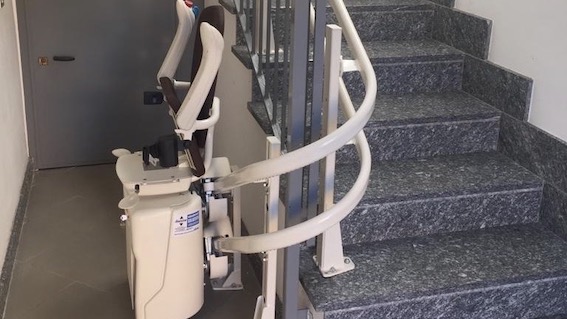 caltignaga montascale biblioteca