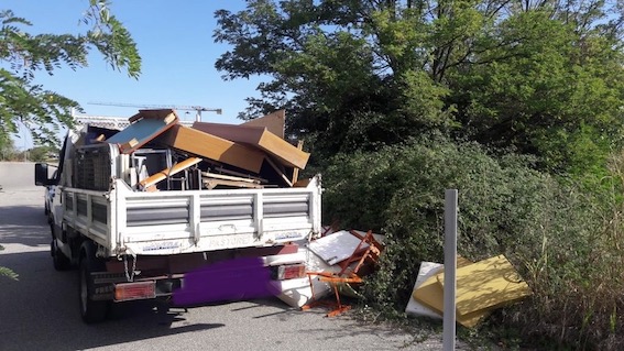 camion rifiuti abbandonati