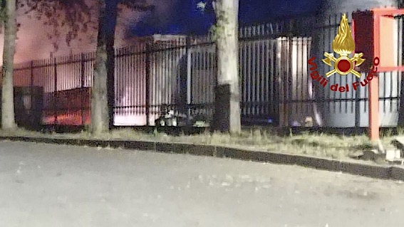 caltignaga incendio container 1