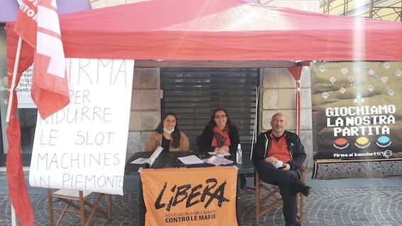 raccolta firme azzardo 2