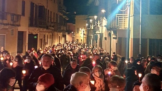 romentino fiaccolata foto