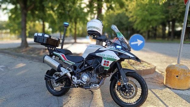 polizia locale trecate moto